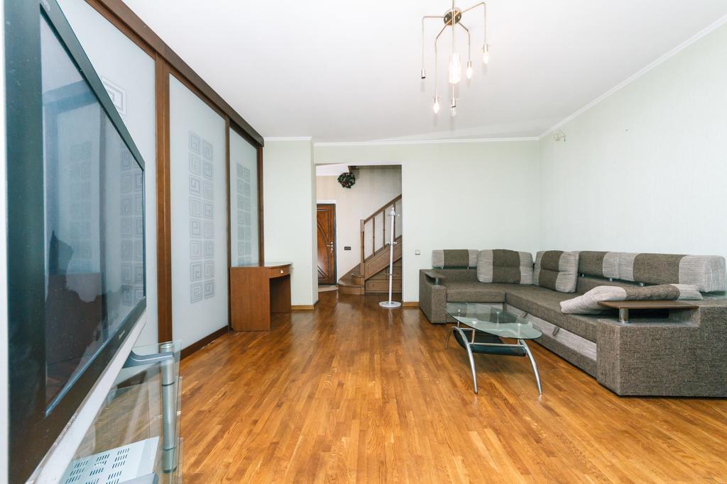 Two-Storey Apartment Near Iec 基輔 外观 照片